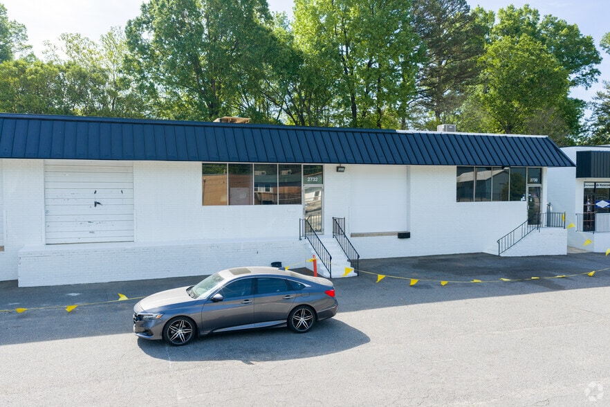 More Photos Of 2700-2740 N Graham St, Charlotte Light Distribution For Lease