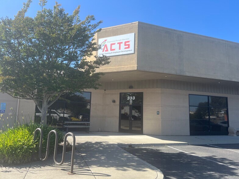 More Photos Of 333 Abbott St, Salinas Flex For Lease
