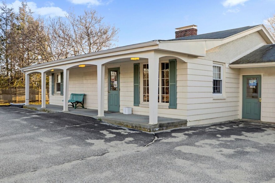 More Photos Of 91 River Rd, Lisbon Medical For Sale