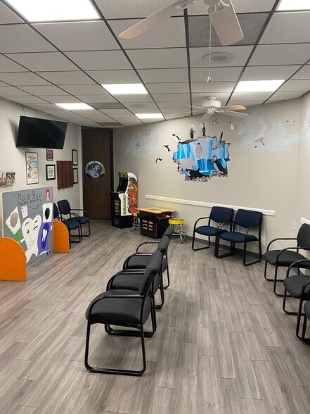 More Photos Of 16125 Cairnway Dr, Houston Medical For Sale