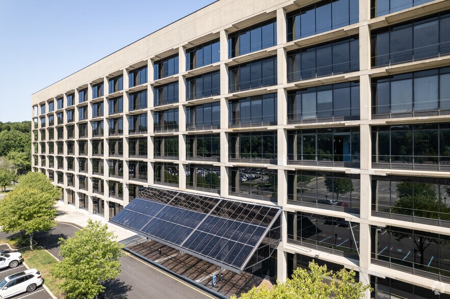 More Photos Of 1 Blue Hill Plz, Pearl River Unknown For Lease