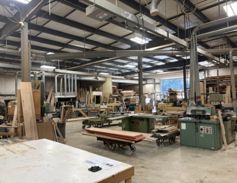 More Photos Of 10090 Queens Way, Chagrin Falls Light Manufacturing For Sale
