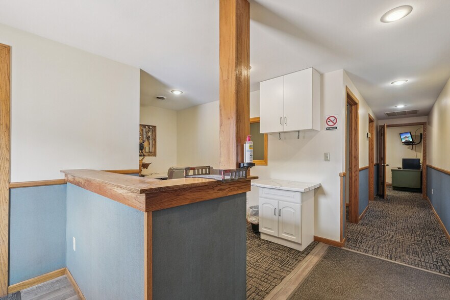More Photos Of 714 18 1/2 Ave NE, Minneapolis Service For Lease
