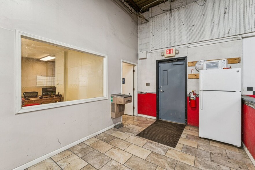 More Photos Of 1839 N 10th St, Kansas City Warehouse For Sale