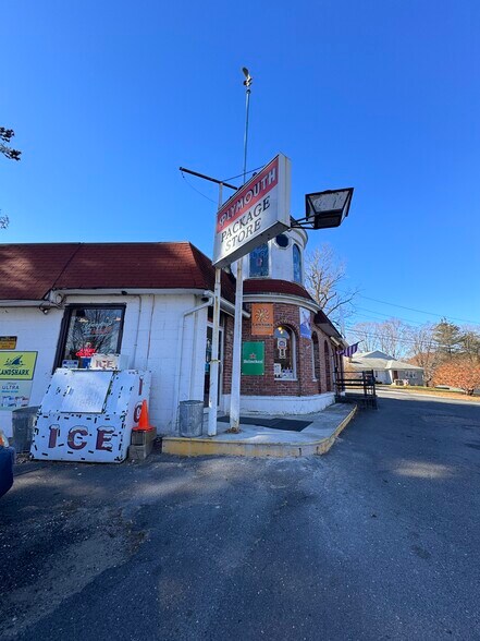 More Photos Of 166 S Riverside Ave, Pequabuck Freestanding For Sale