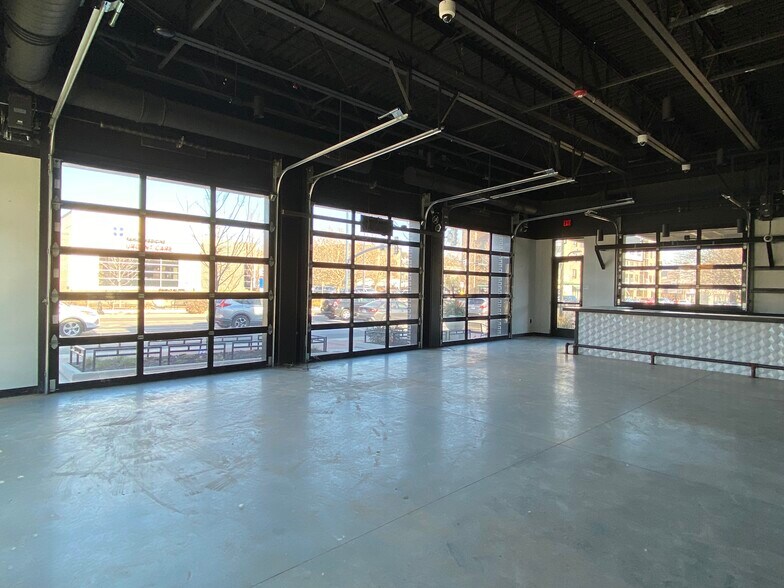 More Photos Of 2120 Ingersoll Ave, Des Moines Restaurant For Lease