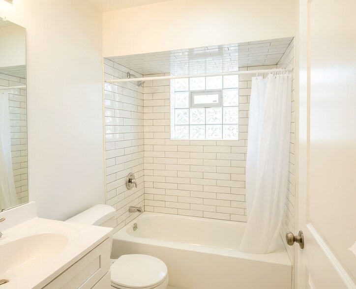 More Photos Of 12510 Vincennes Rd, Blue Island Apartments For Sale