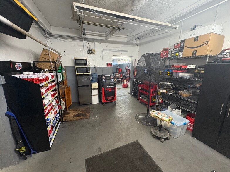 More Photos Of 6201 Pembroke Rd, Miramar Auto Repair For Sale