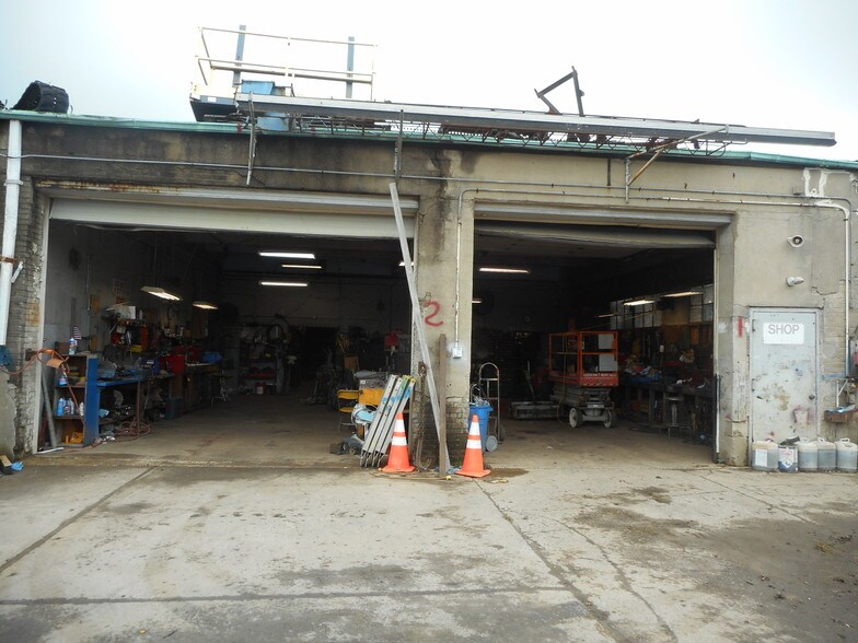 More Photos Of 10 Nassau Terminal Rd, New Hyde Park Warehouse For Sale