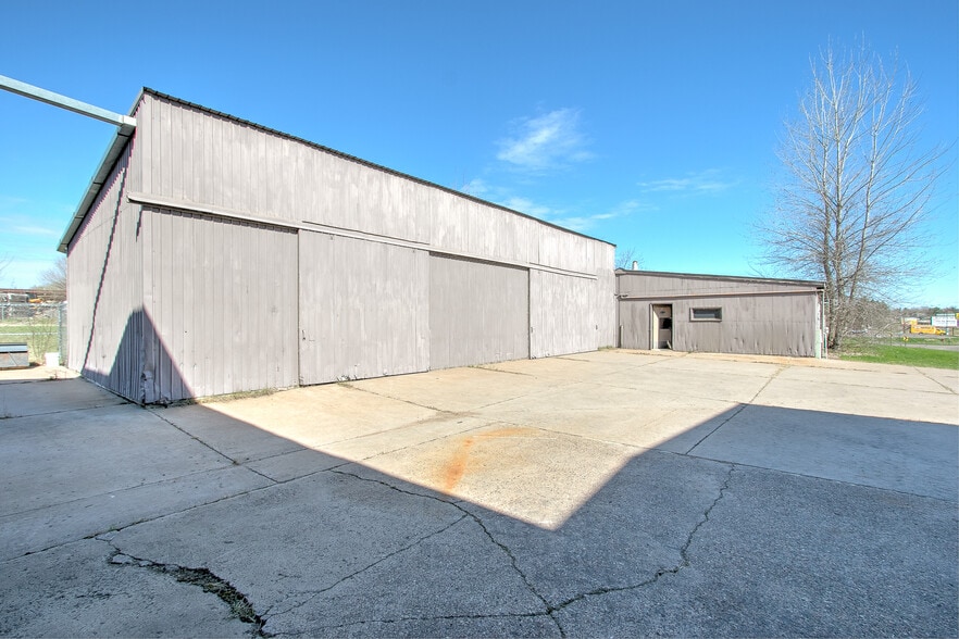 More Photos Of 1895 Frontage Rd, Mora Manufacturing For Sale