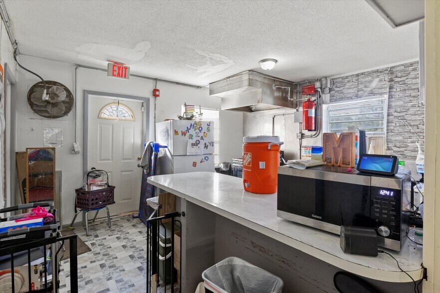 More Photos Of 327 S Adams St, Quincy Daycare Center For Sale