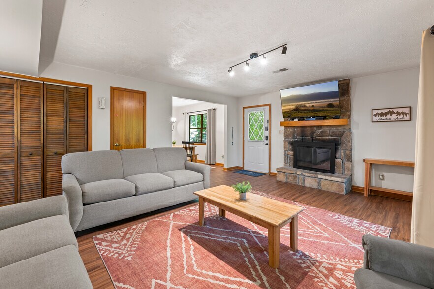 More Photos Of 3729 Plaza Way, Pigeon Forge Apartments For Sale