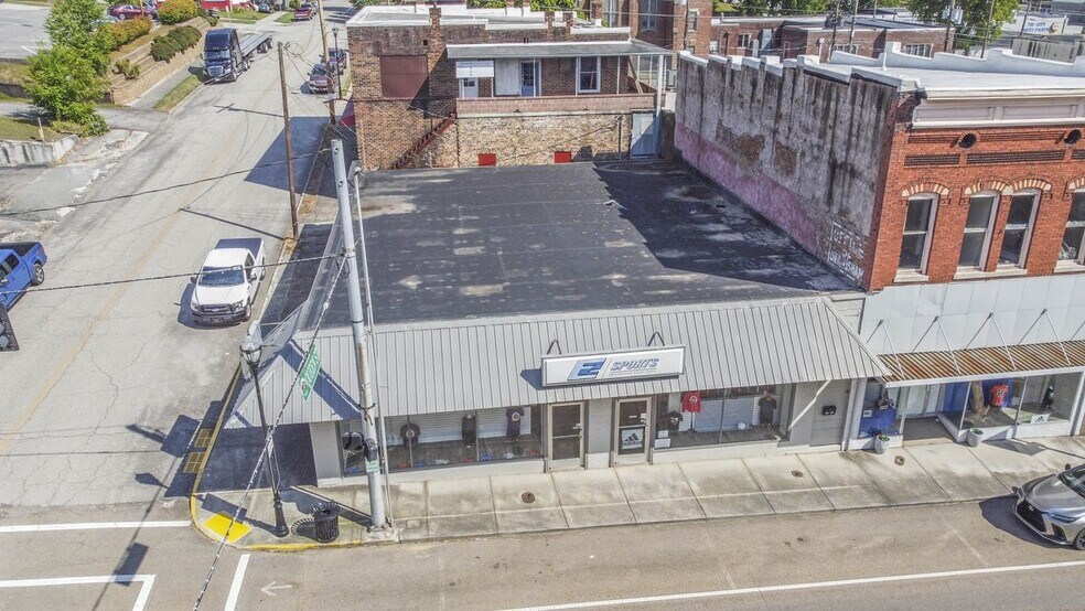 More Photos Of 430 N Roane St, Harriman Storefront For Sale