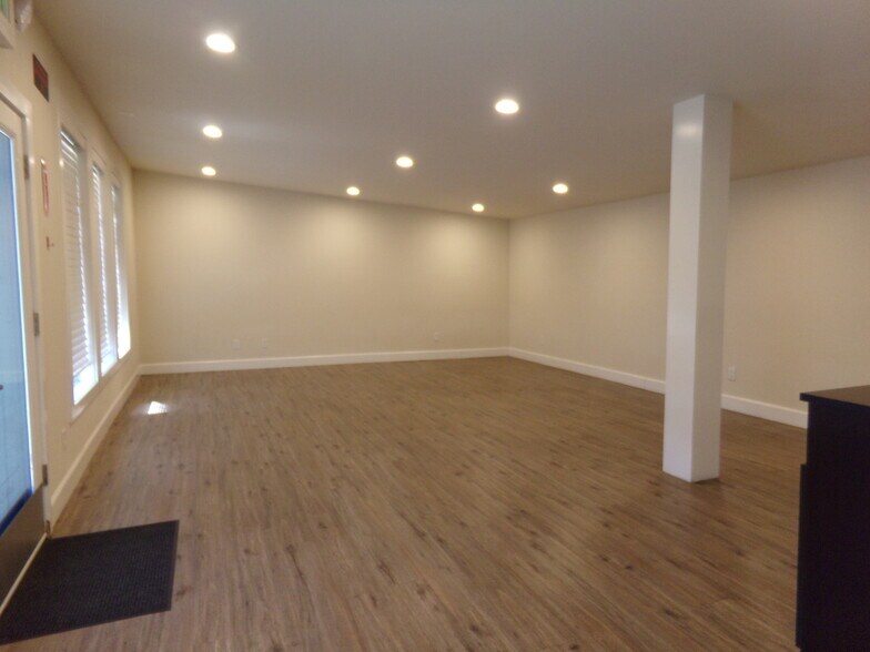More Photos Of 9792 Highway 99, Live Oak Office For Lease