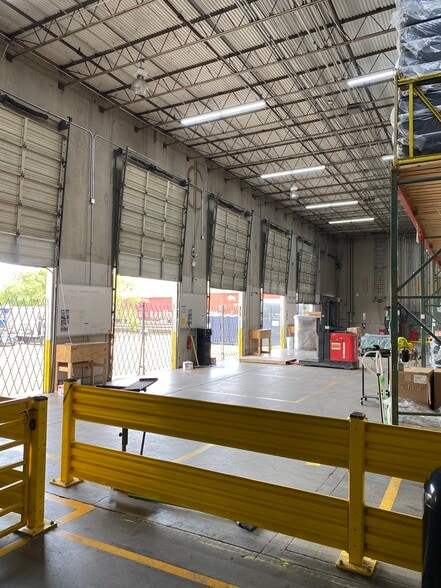 More Photos Of 2200-2202 E Randol Mill Rd, Arlington Warehouse For Lease