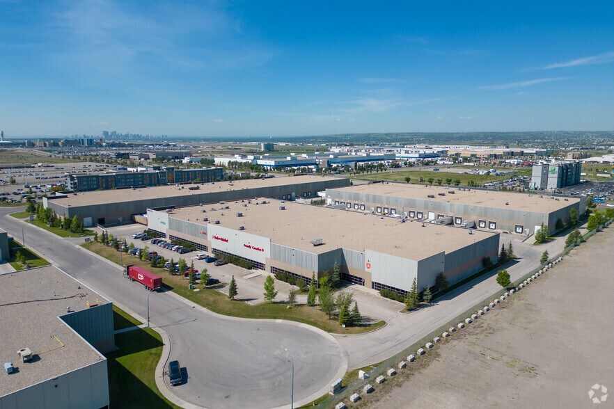 More Photos Of 10761 25th St NE, Calgary Distribution For Lease