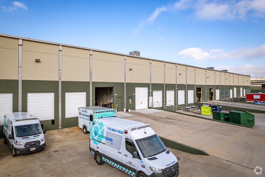 More Photos Of 707 N Shepherd Dr, Houston Warehouse For Lease
