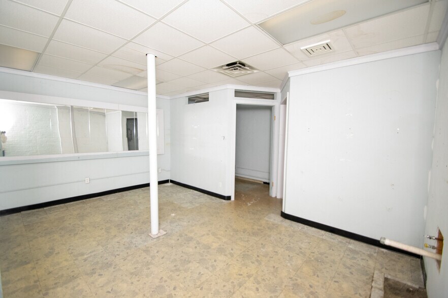 More Photos Of 300 4th St, Algoma Apartments For Sale