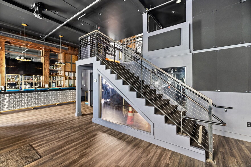 More Photos Of 1000 J St, Sacramento Storefront For Lease