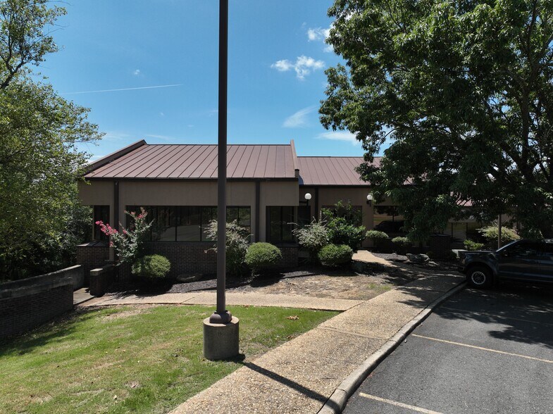 More Photos Of 106 Ridgeway St, Hot Springs National Park Office For Lease