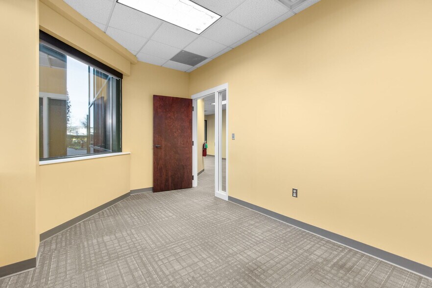 More Photos Of 10304 Spotsylvania Ave, Fredericksburg Office For Lease