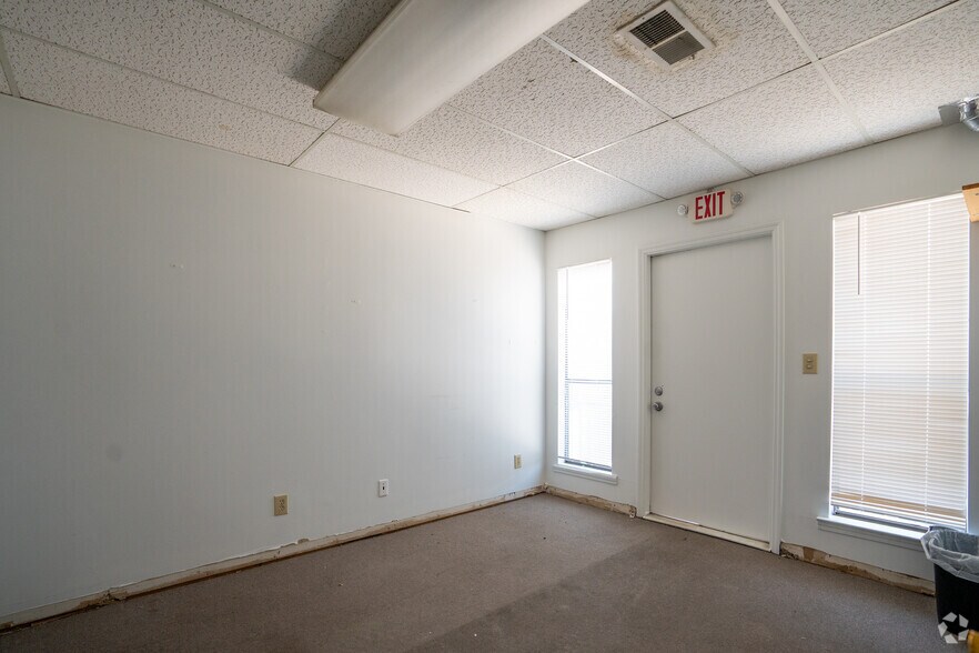 More Photos Of 1515 Huffman Rd, Center Point Unknown For Lease