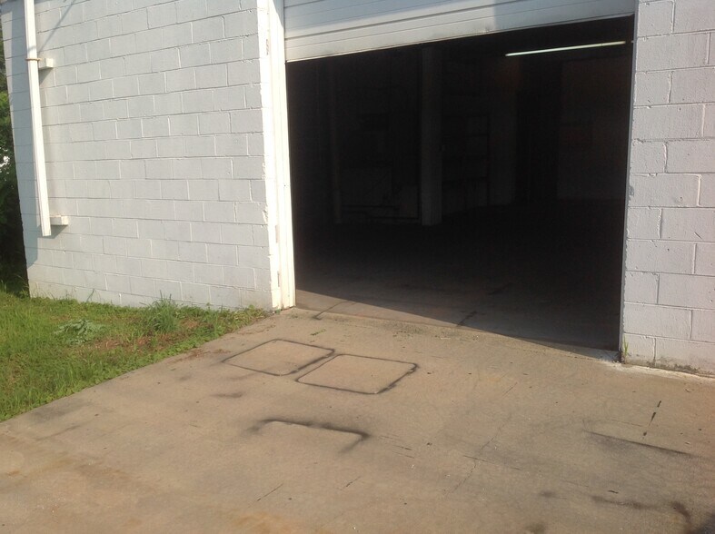 More Photos Of 1010 Rose Ave, Runnemede Flex For Sale