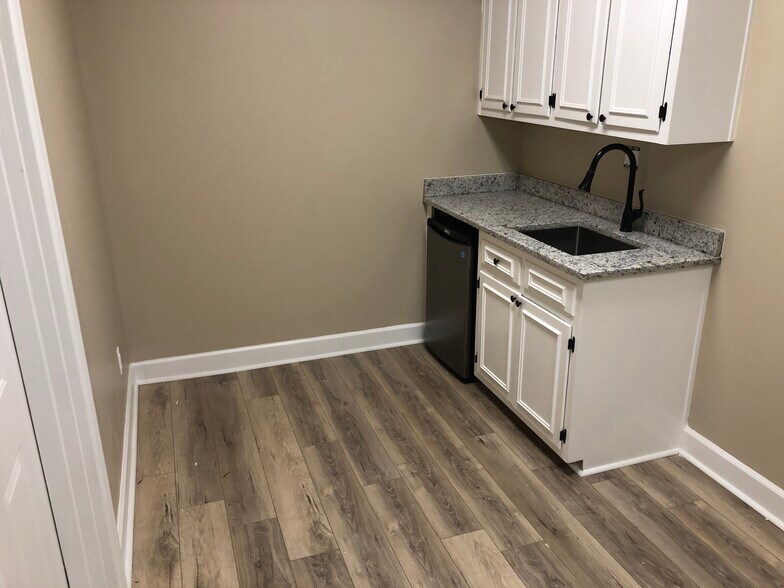 More Photos Of 3547 Habersham At Northlake, Tucker Office For Lease