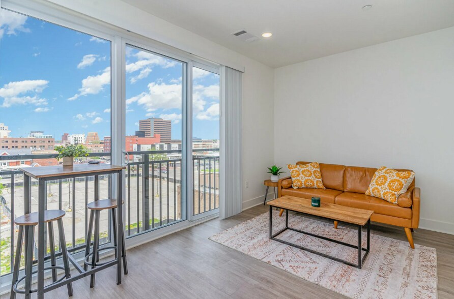 More Photos Of 501 S Capitol Ave, Lansing Office For Sale