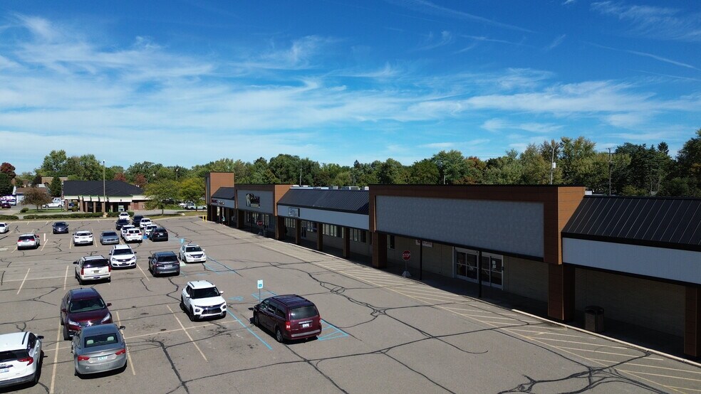 Primary Photo Of 727-817 N State Rd, Davison Unknown For Lease