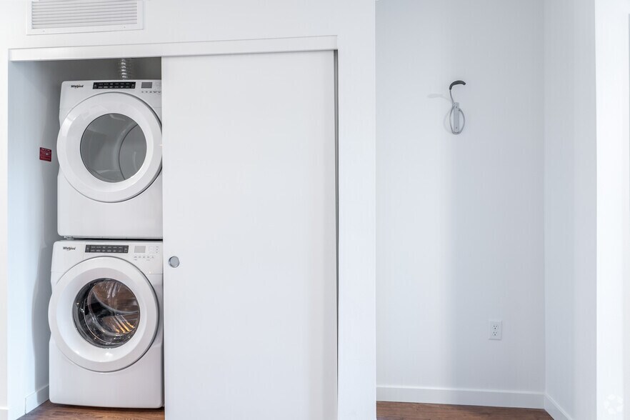 More Photos Of 10306 SE Main St, Milwaukie Apartments For Lease