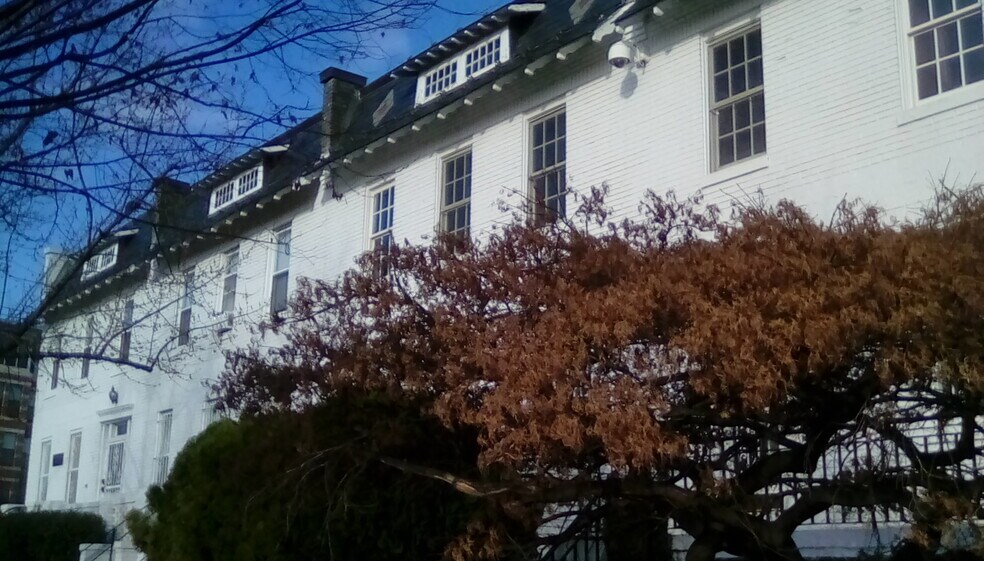 More Photos Of 5 Barney Cir SE, Washington Medical For Lease