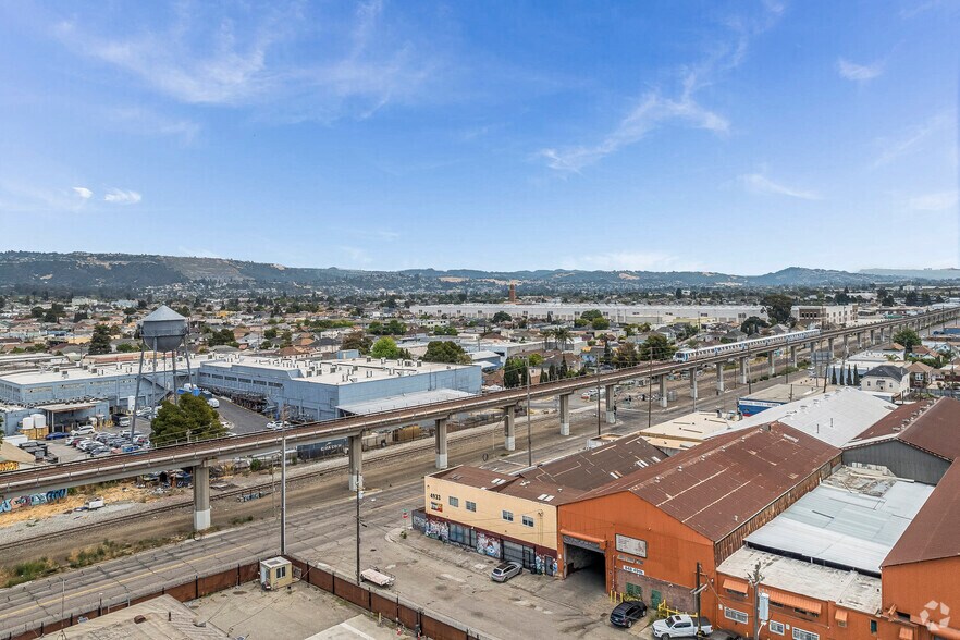 More Photos Of 4933 San Leandro St, Oakland Warehouse For Lease