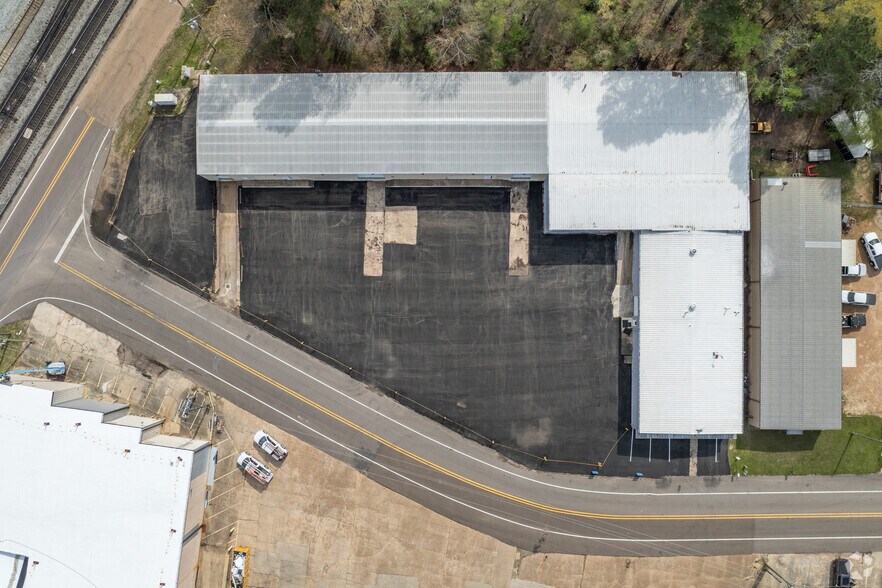 More Photos Of 1102-1108 Weems St, Jackson Warehouse For Lease