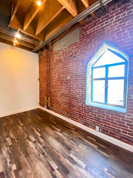 More Photos Of 1242 Market St, San Francisco Loft Creative Space For Lease