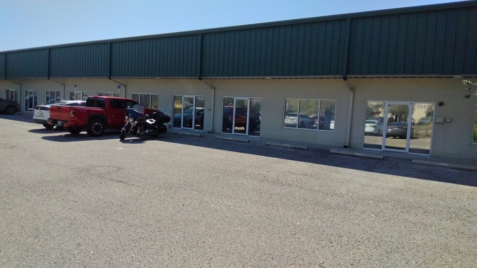 More Photos Of 1550-1582 Global Ct, Sarasota Light Manufacturing For Sale