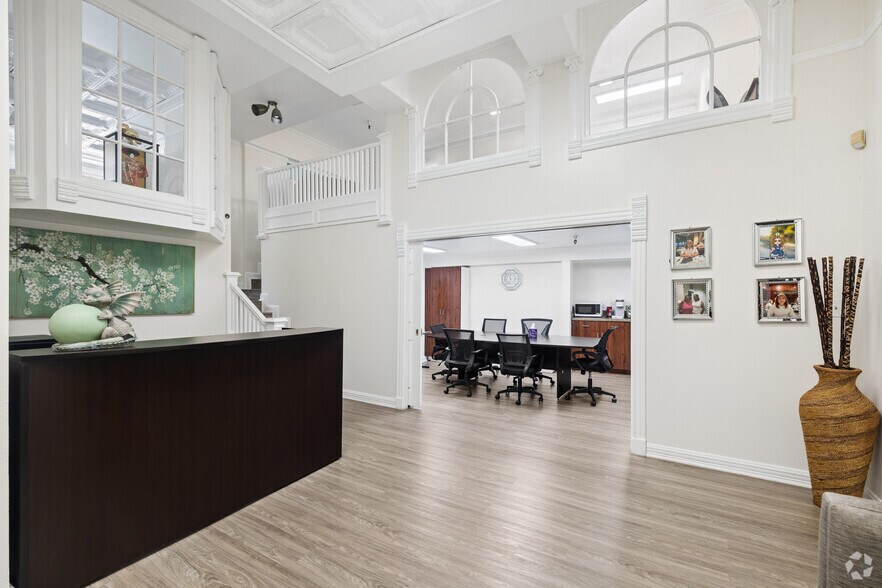 More Photos Of 19717-19725 Sherman Way, Canoga Park Office Residential For Sale