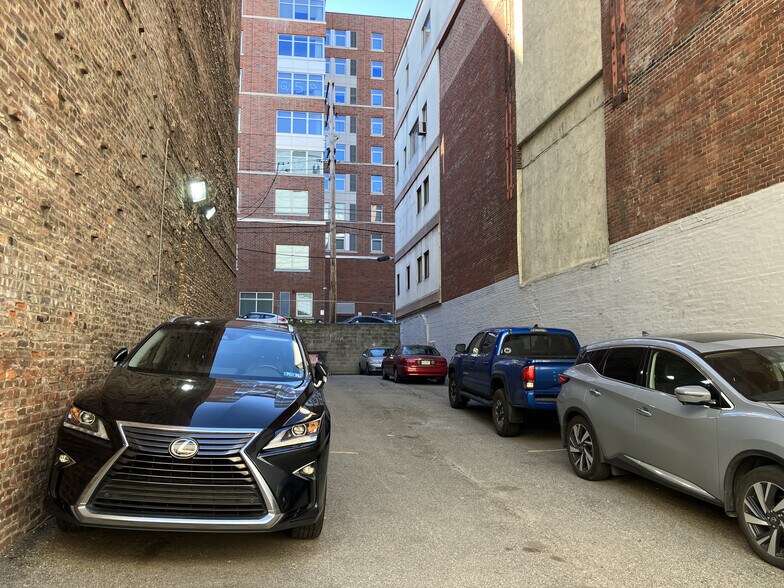More Photos Of 1036-1040 Fifth Ave, Pittsburgh Office For Sale