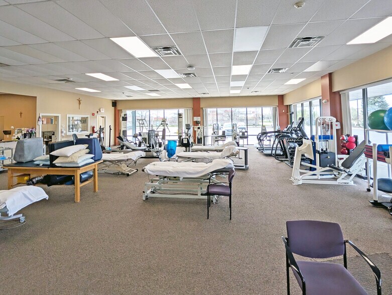 More Photos Of 852 Sharp Dr, Shorewood Unknown For Lease