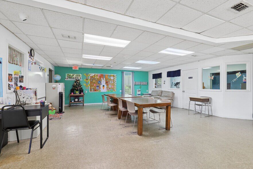 More Photos Of 772 Foxridge Center Dr, Orange Park Office For Sale