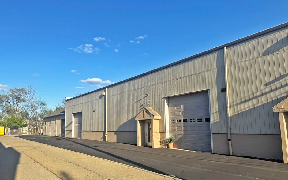 More Photos Of 1438 N Crooks Rd, Clawson Warehouse For Sale