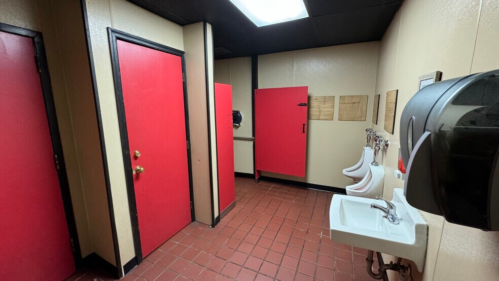 More Photos Of 1824-1826 Hanover Ave, Allentown Restaurant For Sale