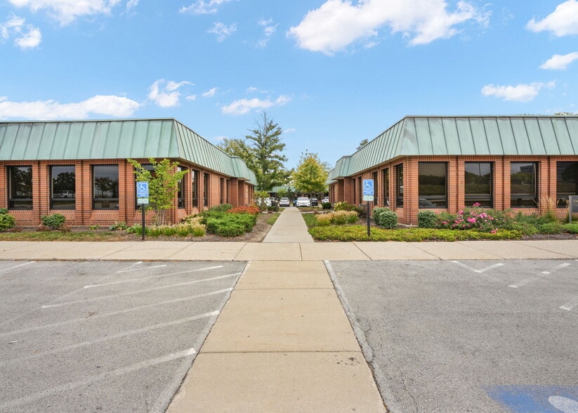 More Photos Of 1323 Butterfield Rd, Downers Grove Unknown For Lease