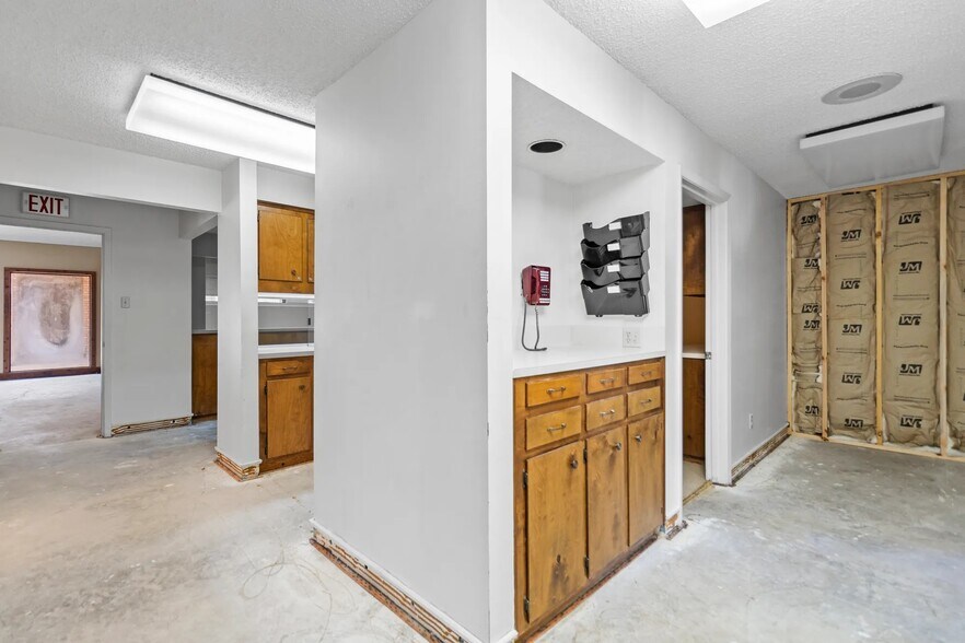 More Photos Of 260 Interstate 45 S, Huntsville Office For Lease