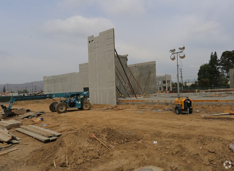 More Photos Of 9043 N Lurline Ave, Chatsworth Warehouse For Lease