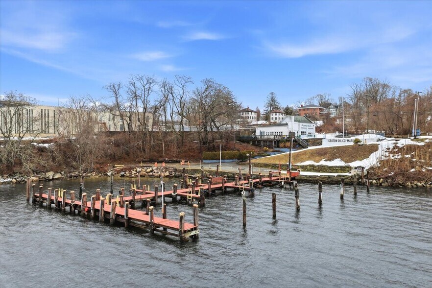 More Photos Of 53 Thames St, Groton Marina For Sale