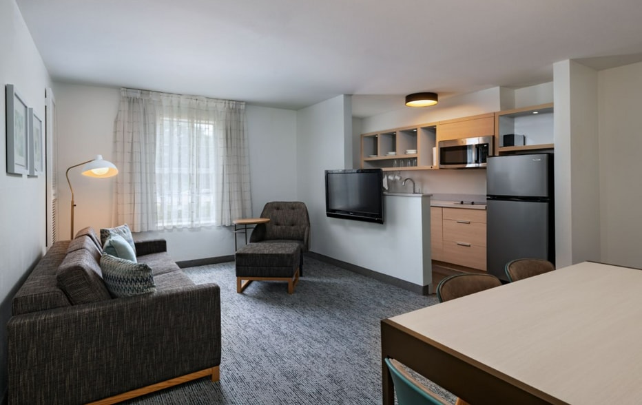 More Photos Of 1300 University Dr E, College Station Hotel For Sale