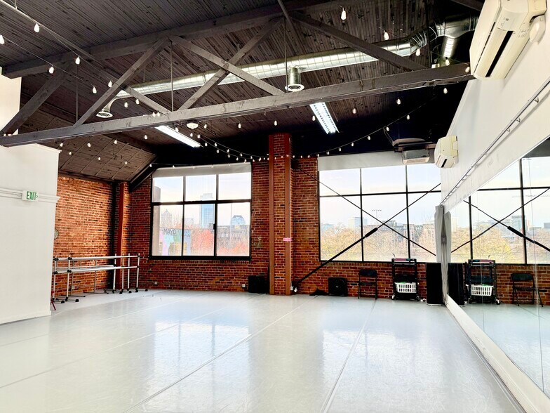 More Photos Of 1621 12th Ave, Seattle Storefront For Lease