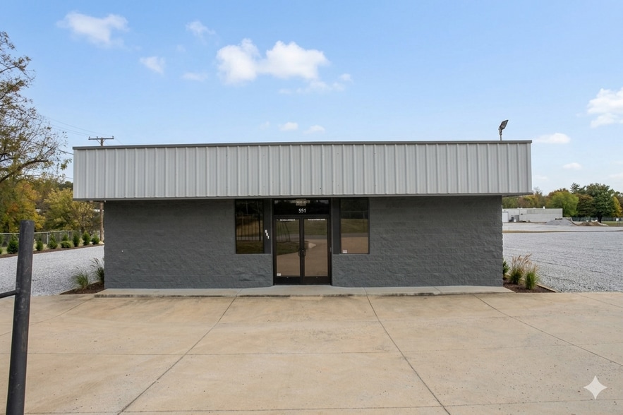 More Photos Of 551 Blythe Ave, Gallatin Freestanding For Lease