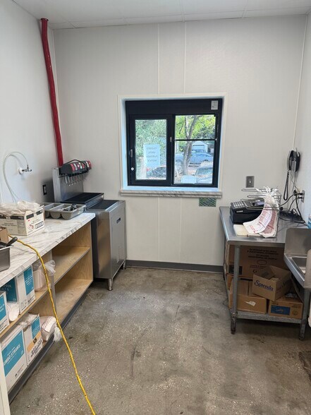 More Photos Of 5681 Nevius Rd, Mobile Restaurant For Lease